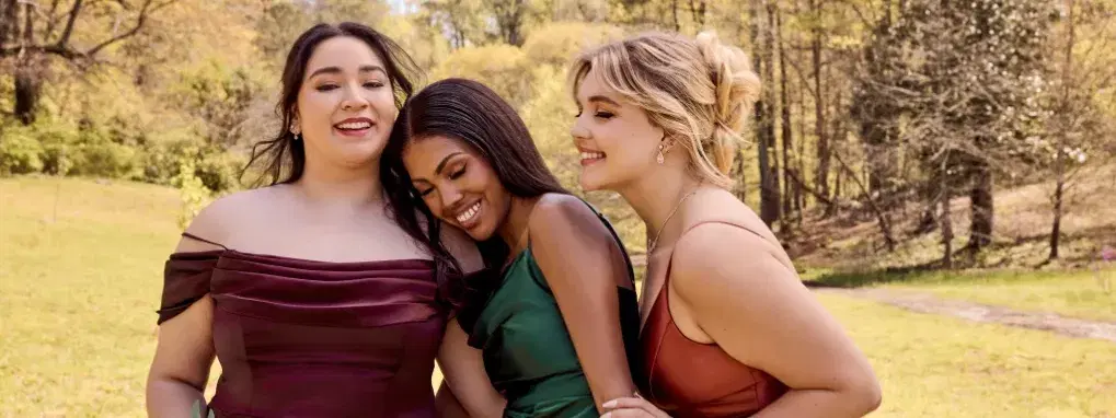 7 Stunning Thanksgiving Looks for Family Dinner