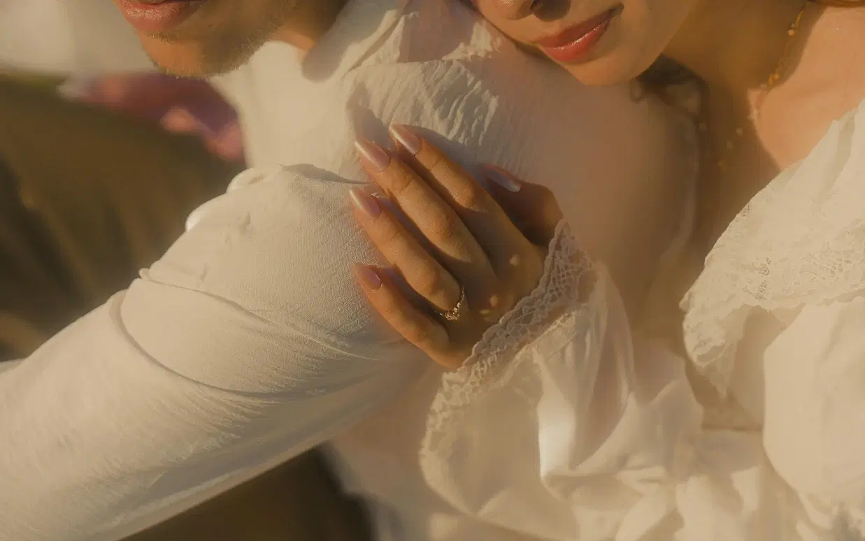 Crafting Cinematic Engagement Photos: The Luxury Couple's Playbook