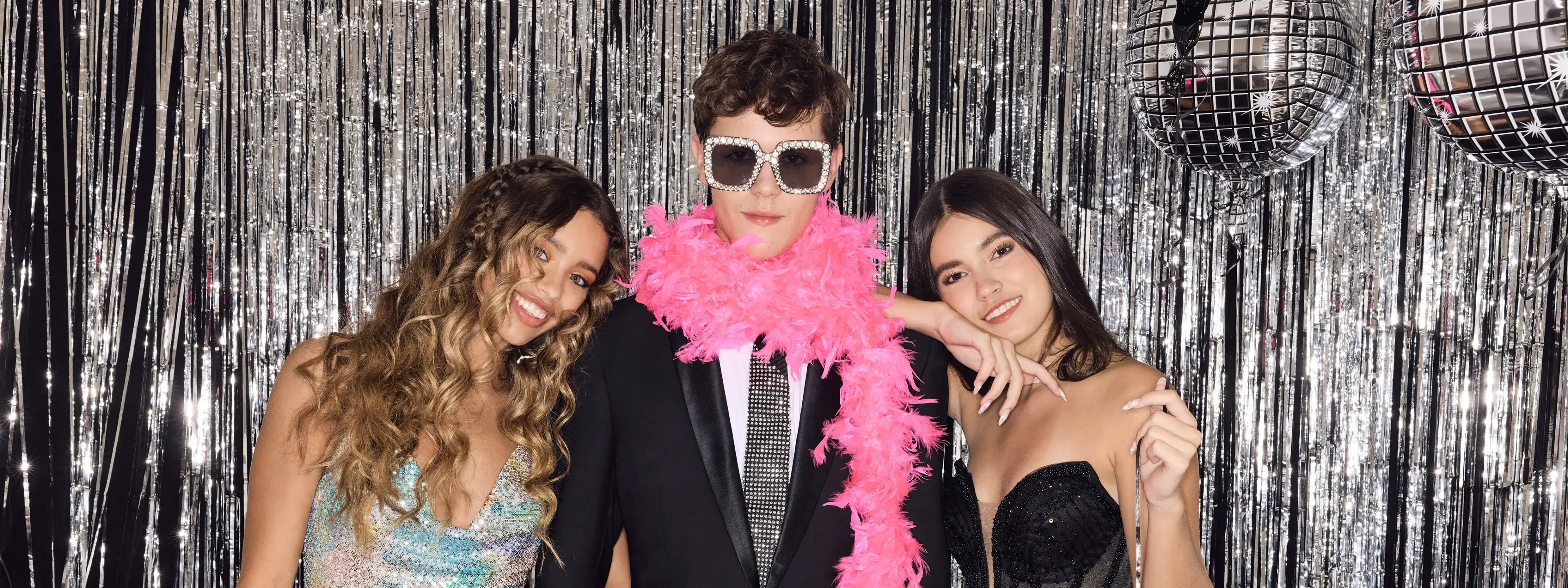 How Do I Coordinate Prom Dress Colors with My Date or Group?