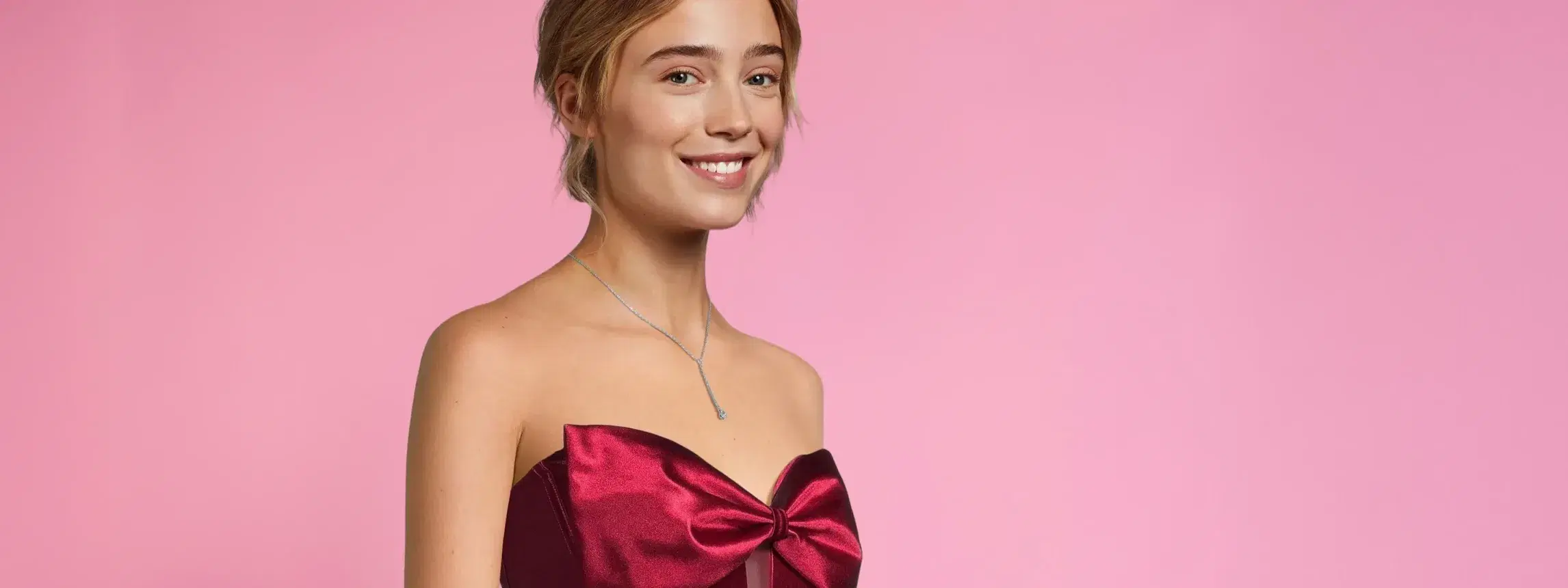 How to Accessorize a Strapless Prom Dress Like a Pro
