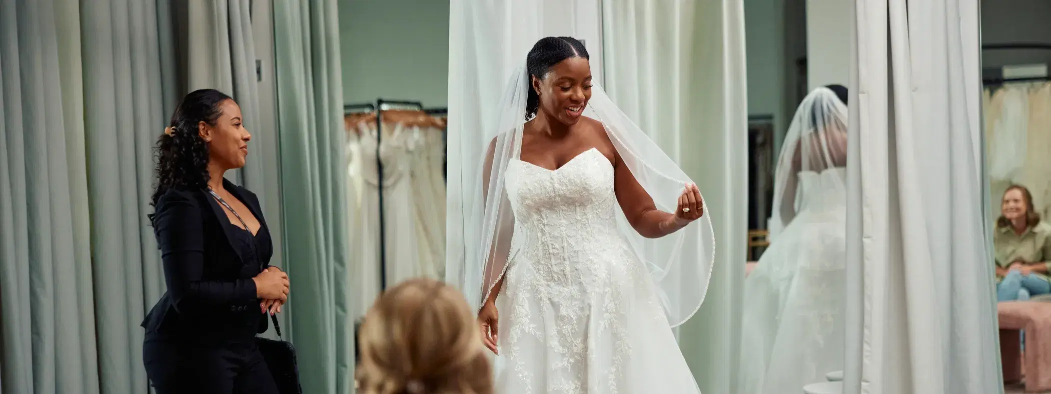 Your Wedding Dress Appointment: What to Expect & Who to Bring