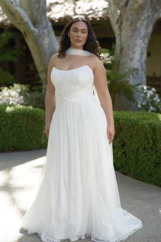 Picture of Lace Twist Front Sculpted Neckline A-Line Gown