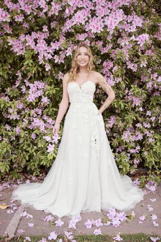 Picture of Tulle Sweetheart Wedding Dress with 3D Flowers